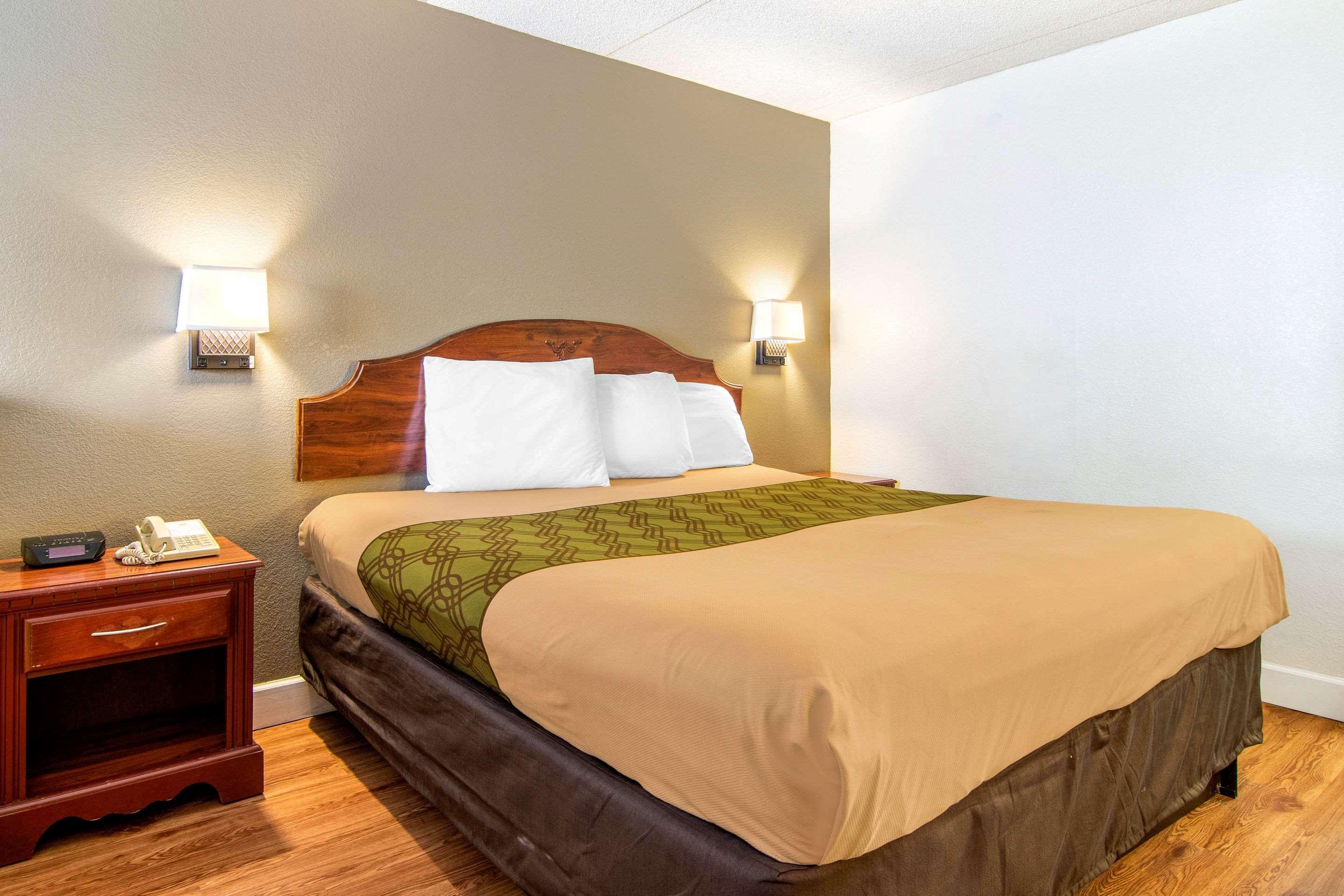 Econo Lodge Inn & Suites Fort Oglethorpe ภายนอก รูปภาพ