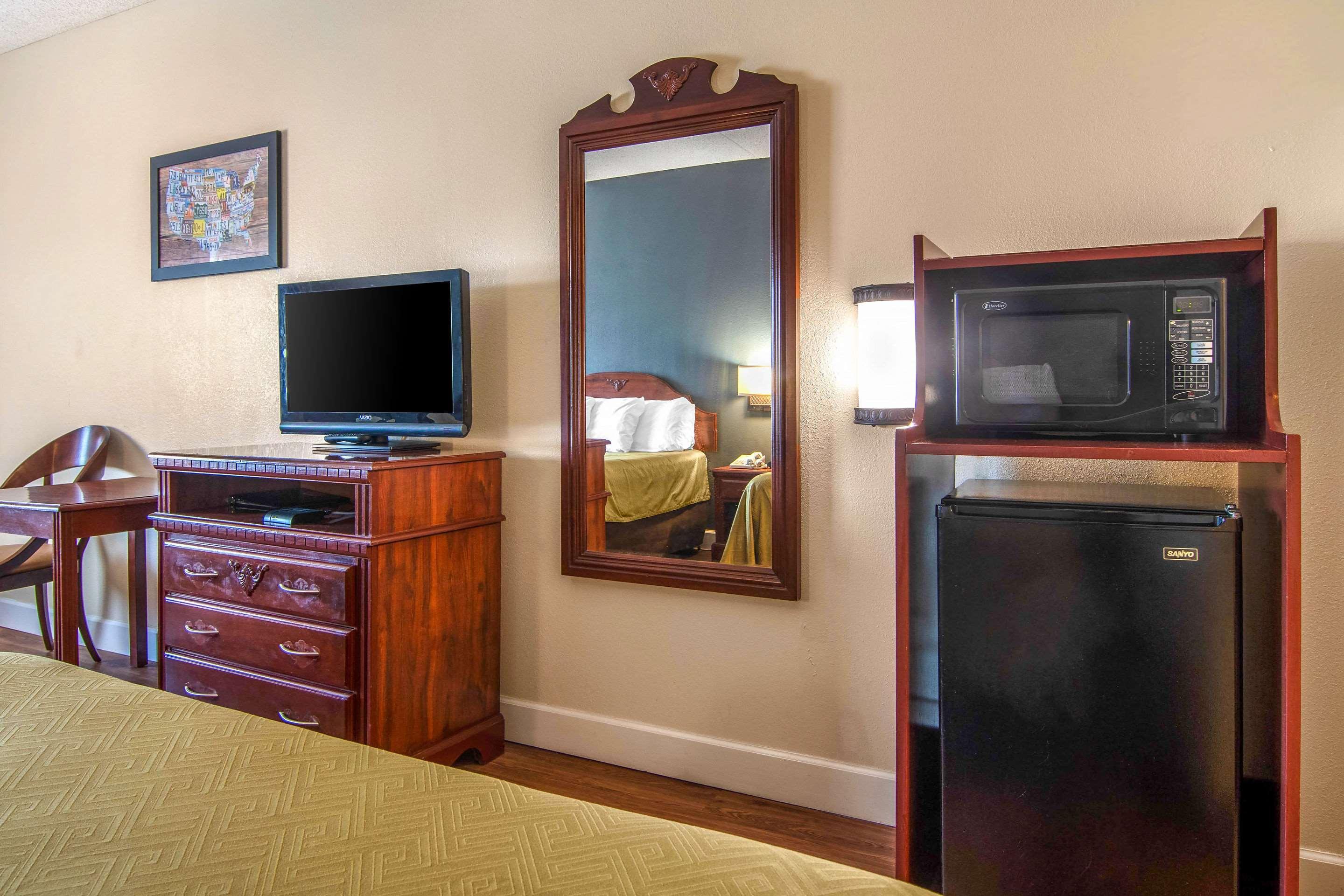 Econo Lodge Inn & Suites Fort Oglethorpe ภายนอก รูปภาพ