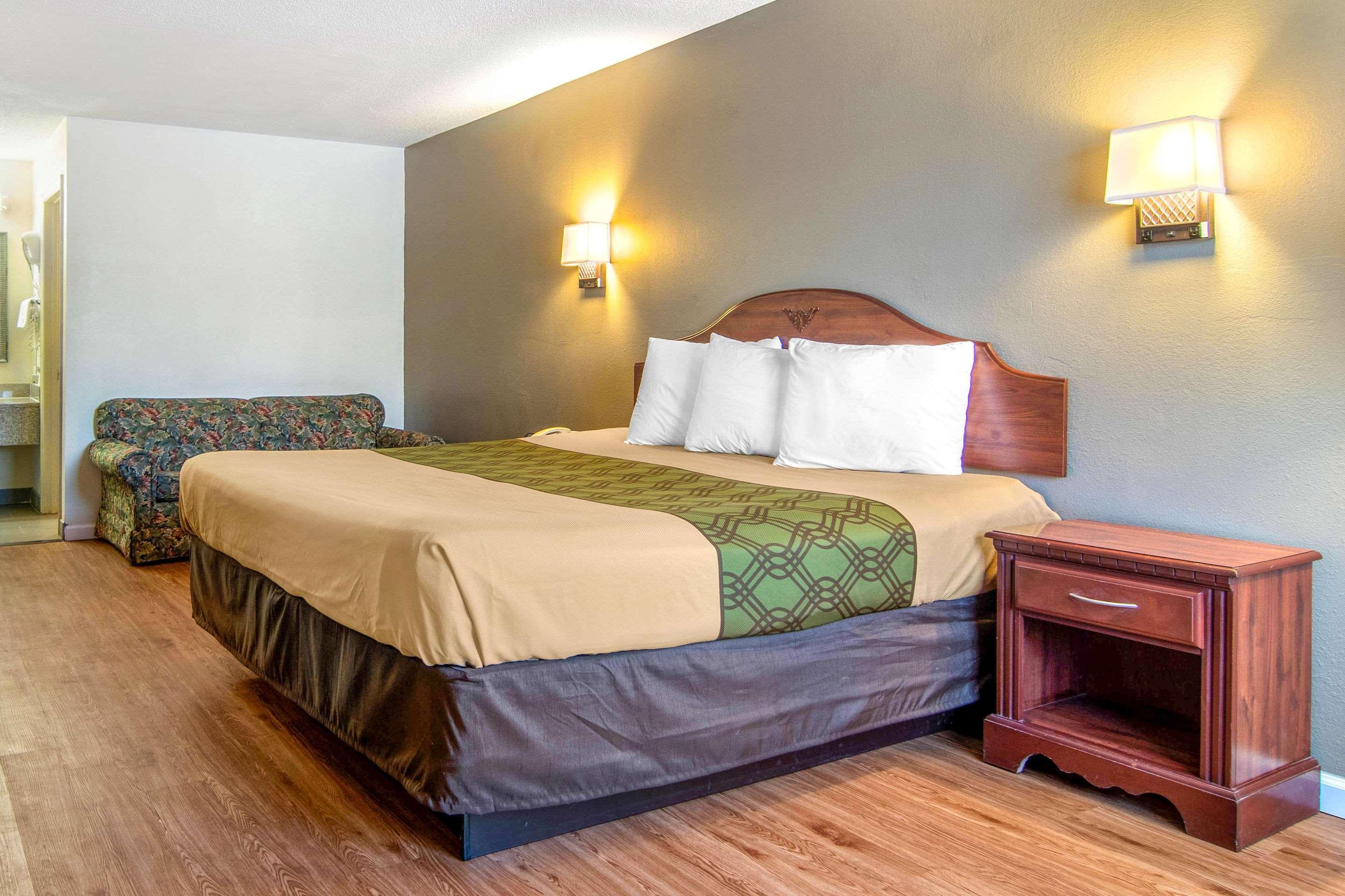 Econo Lodge Inn & Suites Fort Oglethorpe ภายนอก รูปภาพ