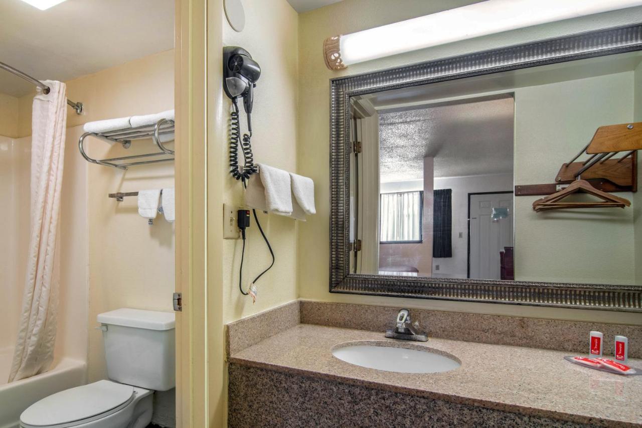 Econo Lodge Inn & Suites Fort Oglethorpe ภายนอก รูปภาพ